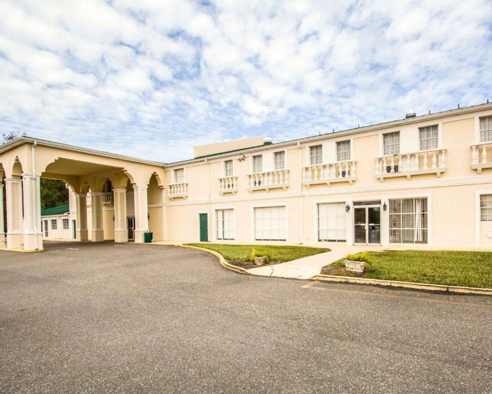 Quality Inn Airport Jacksonville Main image 1
