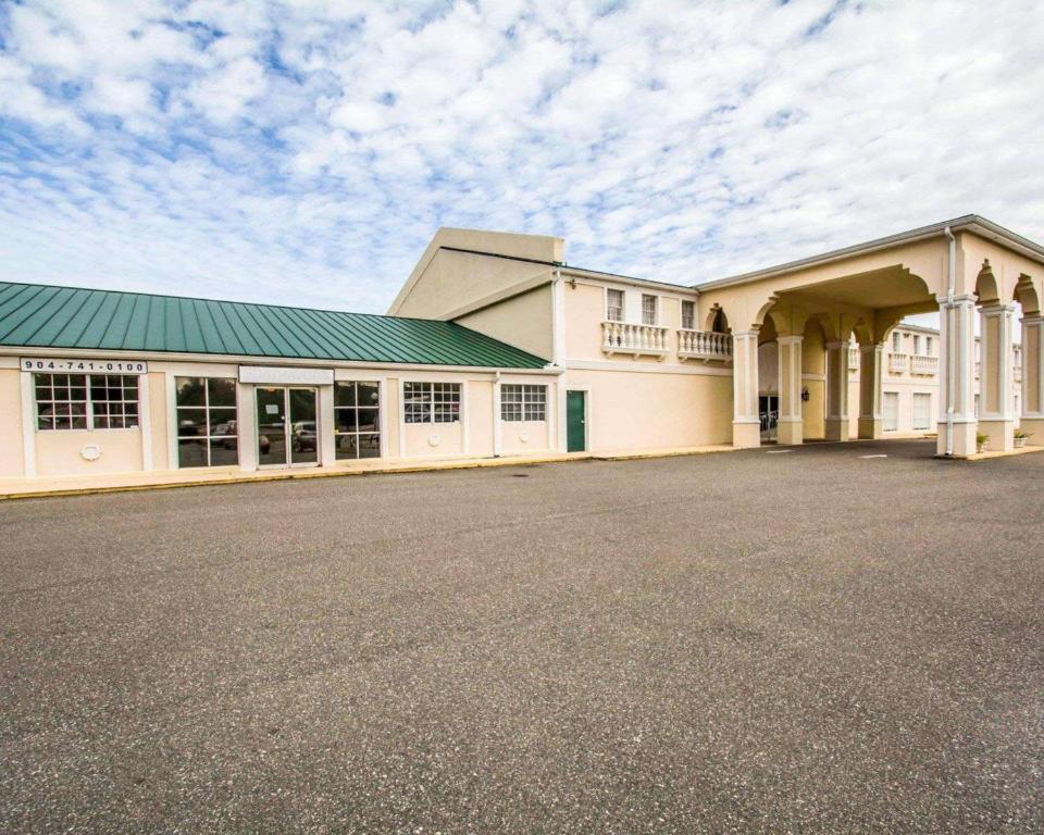 Quality Inn Airport Jacksonville Main image 2